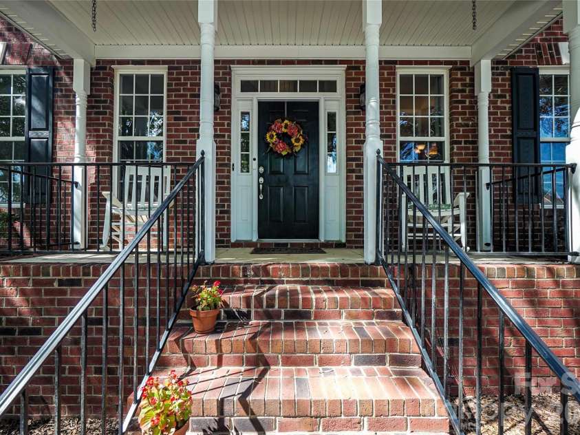 8120 Glamorgan Lane, Matthews, NC 28104.  MLS# CAR4430741, YatesRealty ID 55705. Welcome Home!
