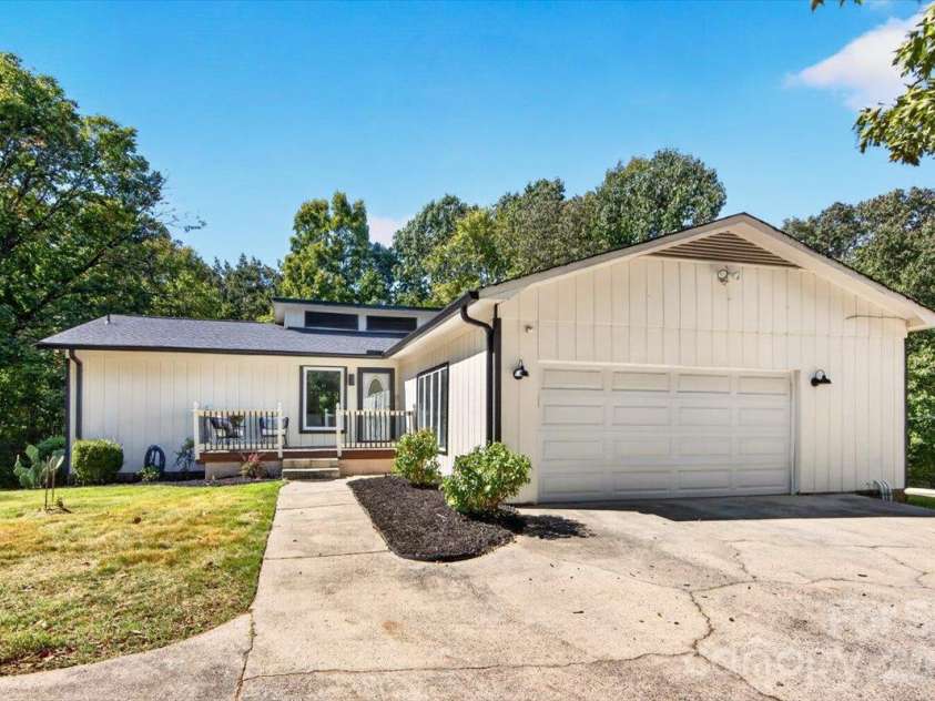 16 Cove Creek Place, Concord, NC 28025.  MLS# CAR4430765, YatesRealty ID 55707. 