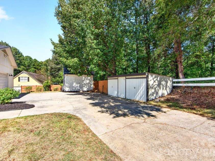 16 Cove Creek Place, Concord, NC 28025.  MLS# CAR4430765, YatesRealty ID 55707. 