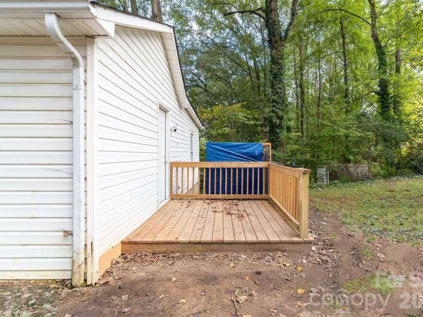 603 8th Avenue, Gastonia, NC 28054.  MLS# CAR4430333, YatesRealty ID 55709. 