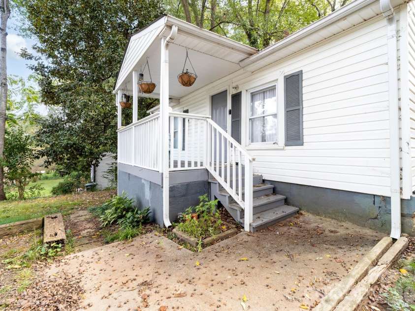 603 8th Avenue, Gastonia, NC 28054.  MLS# CAR4430333, YatesRealty ID 55709. 