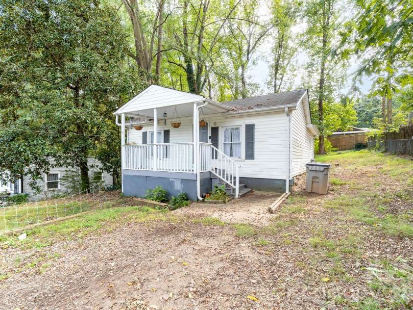 603 8th Avenue, Gastonia, NC 28054.  MLS# CAR4430333, YatesRealty ID 55709. 