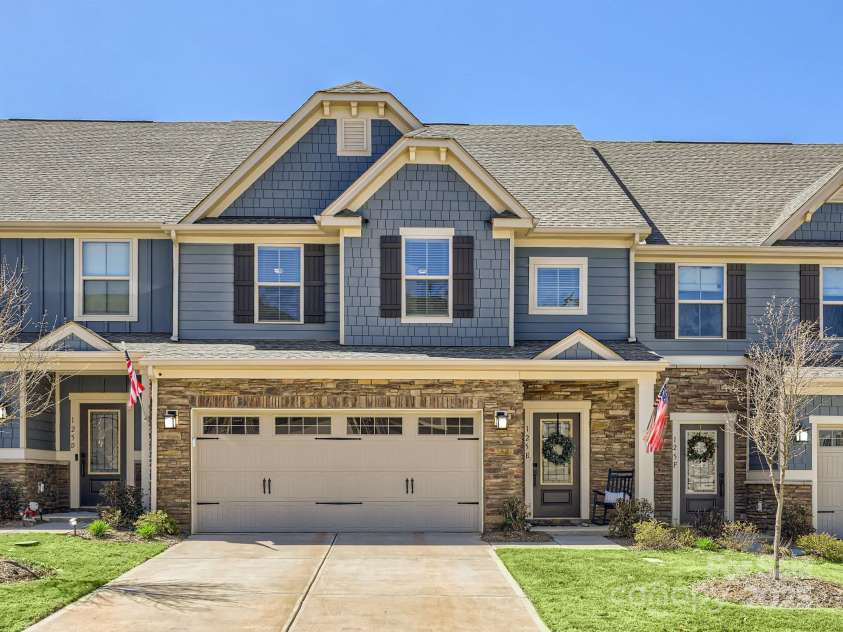 125 Lanyard Drive, Mooresville, NC 28117.  MLS# CAR4234396, YatesRealty ID 5571. Handsome curb appeal.