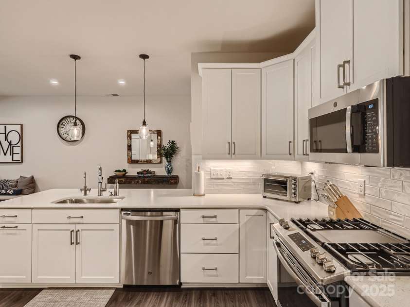 125 Lanyard Drive, Mooresville, NC 28117.  MLS# CAR4234396, YatesRealty ID 5571. Stainless appliances including gas stove.