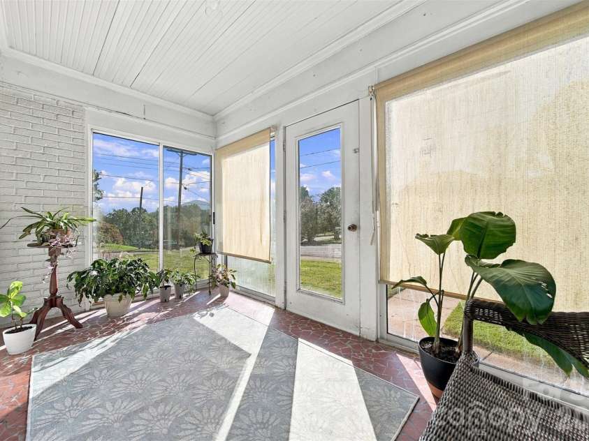 416 Kentwood Street, Lenoir, NC 28645.  MLS# CAR4430589, YatesRealty ID 55711. 