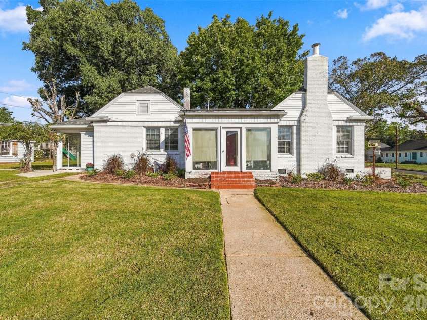 416 Kentwood Street, Lenoir, NC 28645.  MLS# CAR4430589, YatesRealty ID 55711. 