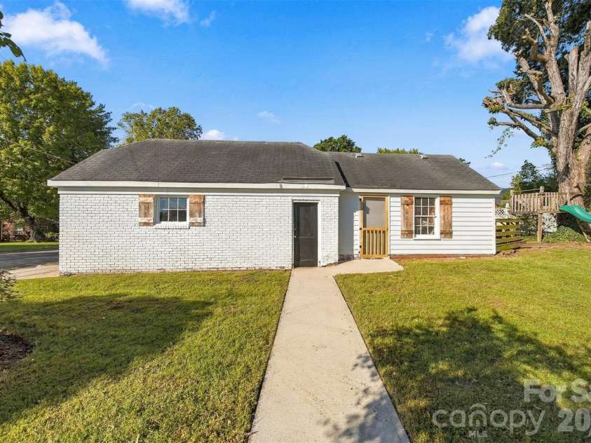 416 Kentwood Street, Lenoir, NC 28645.  MLS# CAR4430589, YatesRealty ID 55711. 