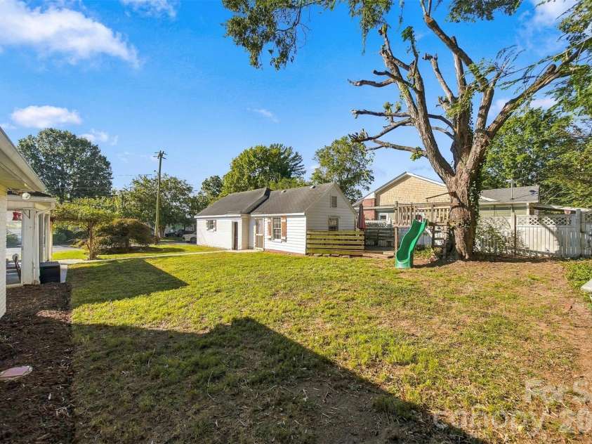 416 Kentwood Street, Lenoir, NC 28645.  MLS# CAR4430589, YatesRealty ID 55711. 