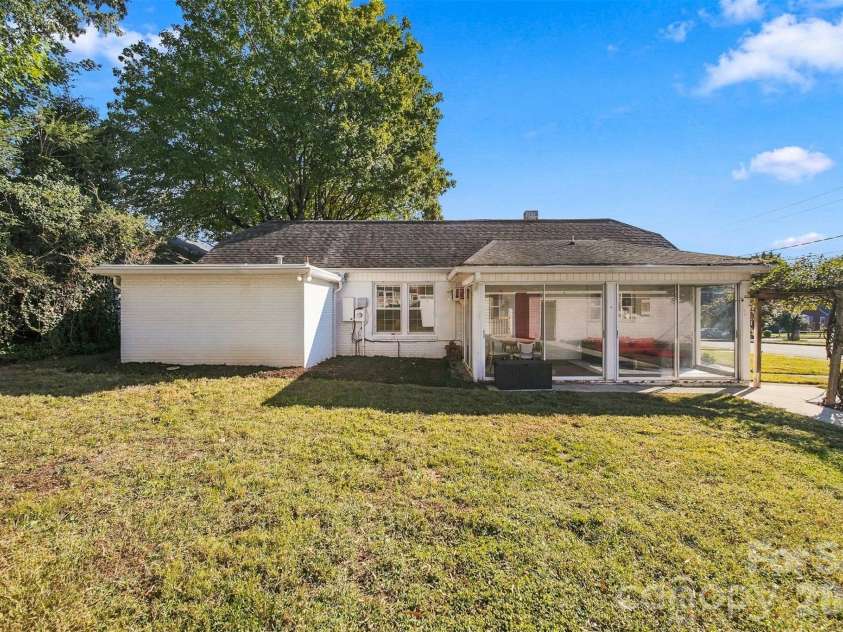 416 Kentwood Street, Lenoir, NC 28645.  MLS# CAR4430589, YatesRealty ID 55711. 