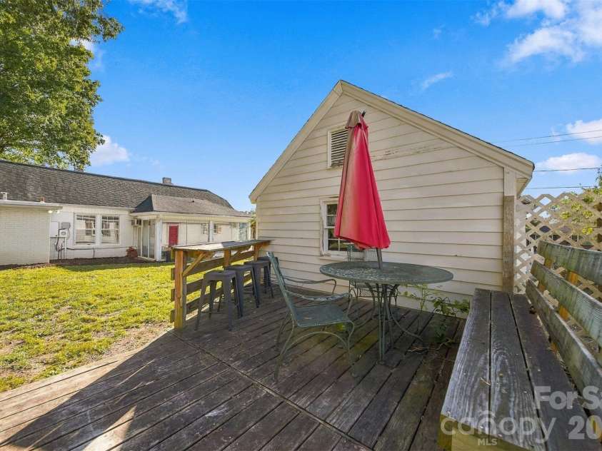 416 Kentwood Street, Lenoir, NC 28645.  MLS# CAR4430589, YatesRealty ID 55711. 
