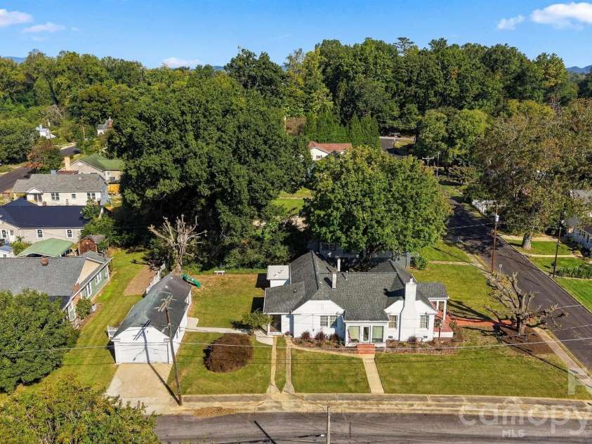 416 Kentwood Street, Lenoir, NC 28645.  MLS# CAR4430589, YatesRealty ID 55711. 
