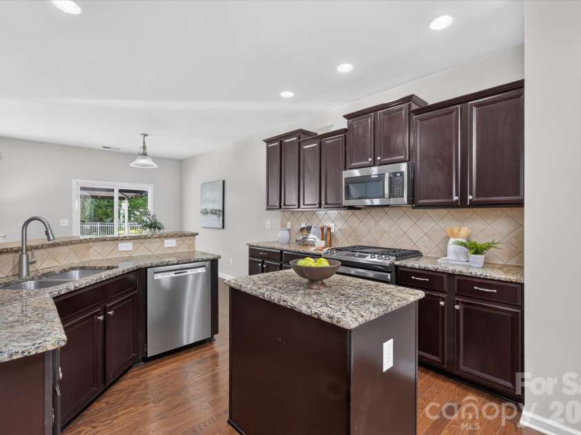 2712 Lawson Drive, Waxhaw, NC 28173.  MLS# CAR4430224, YatesRealty ID 55714. 