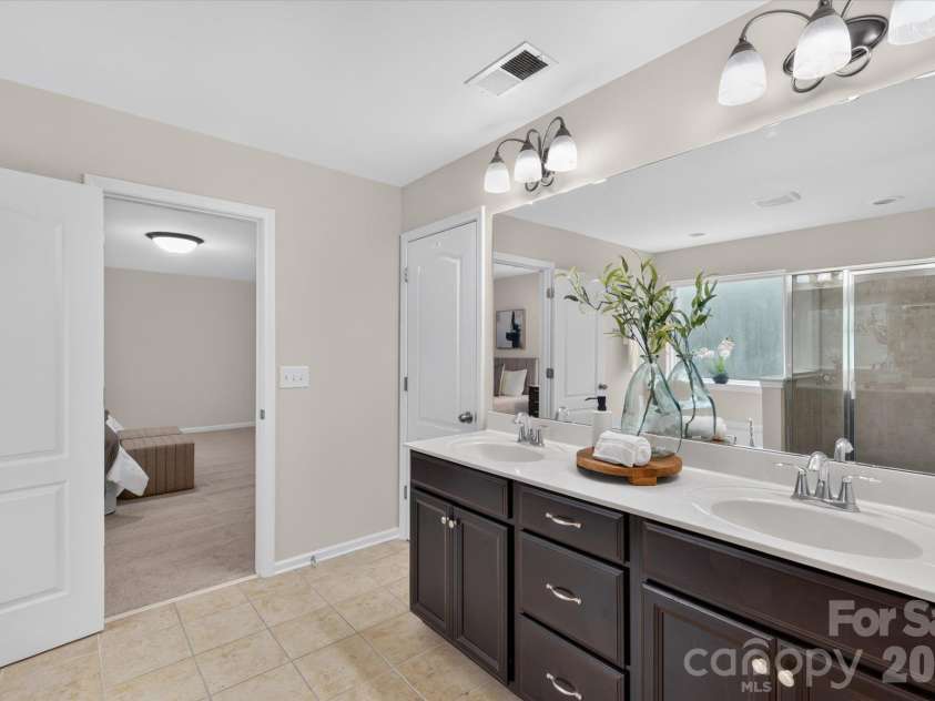 2712 Lawson Drive, Waxhaw, NC 28173.  MLS# CAR4430224, YatesRealty ID 55714. 