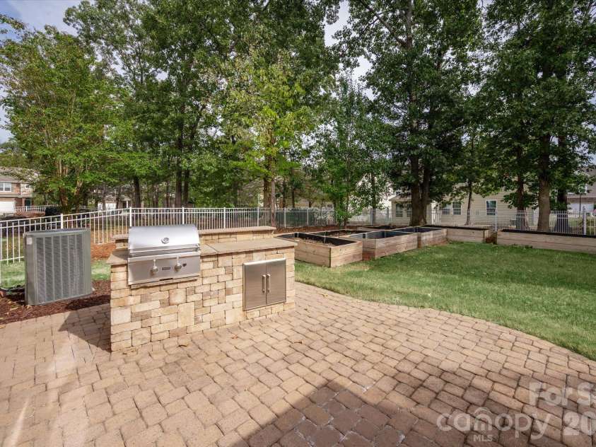 2712 Lawson Drive, Waxhaw, NC 28173.  MLS# CAR4430224, YatesRealty ID 55714. 
