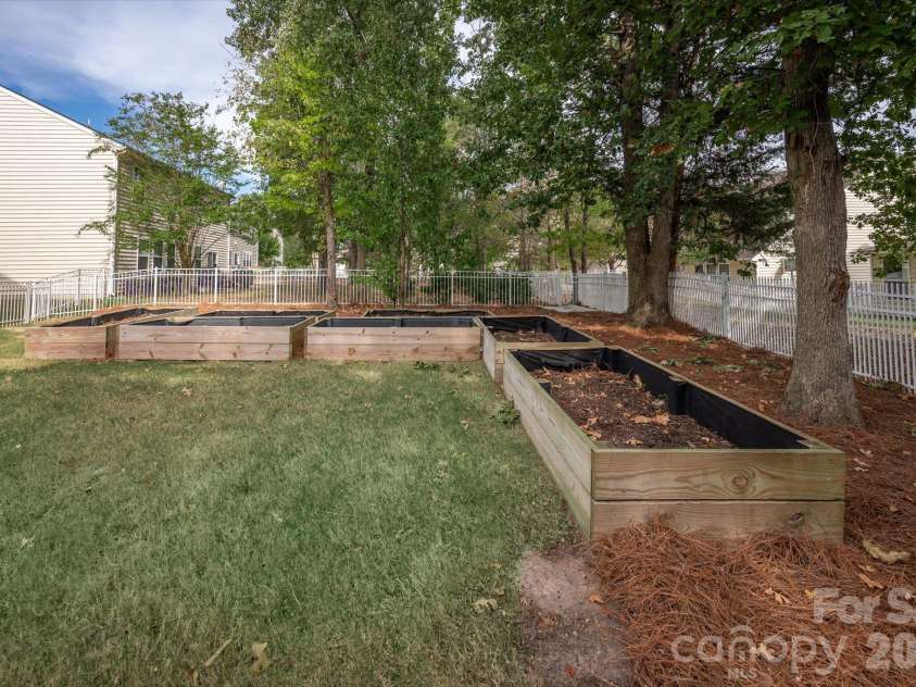 2712 Lawson Drive, Waxhaw, NC 28173.  MLS# CAR4430224, YatesRealty ID 55714. 