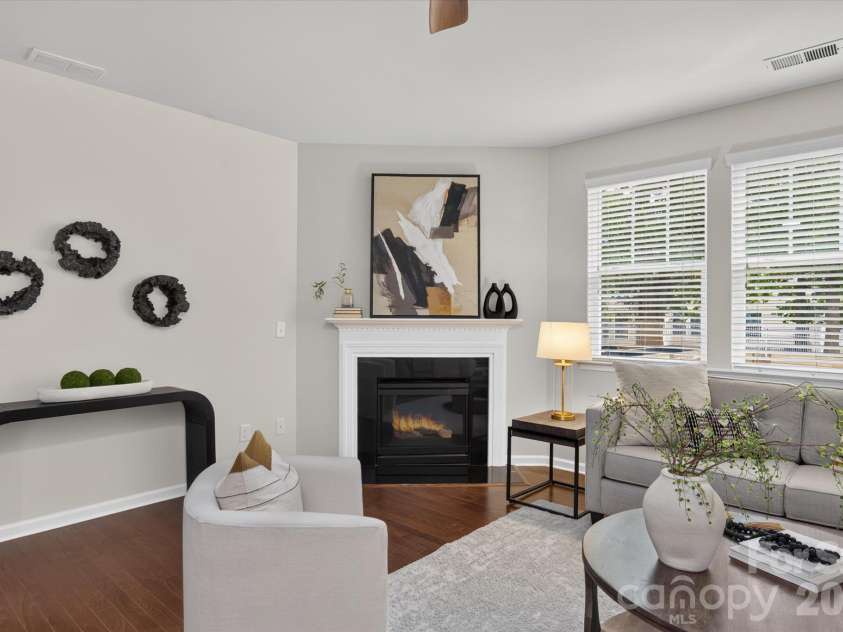 2712 Lawson Drive, Waxhaw, NC 28173.  MLS# CAR4430224, YatesRealty ID 55714. Bright and Sunny living space