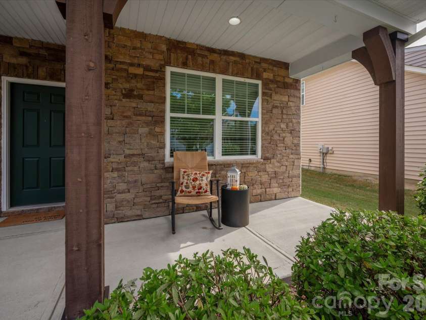 2712 Lawson Drive, Waxhaw, NC 28173.  MLS# CAR4430224, YatesRealty ID 55714. Covered Front Porch