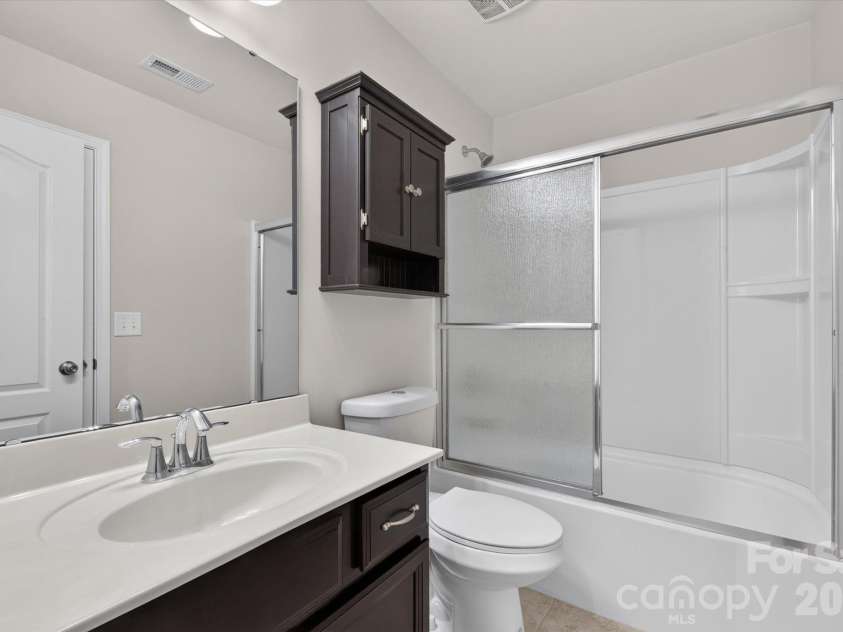 2712 Lawson Drive, Waxhaw, NC 28173.  MLS# CAR4430224, YatesRealty ID 55714. Full Bathroom 3