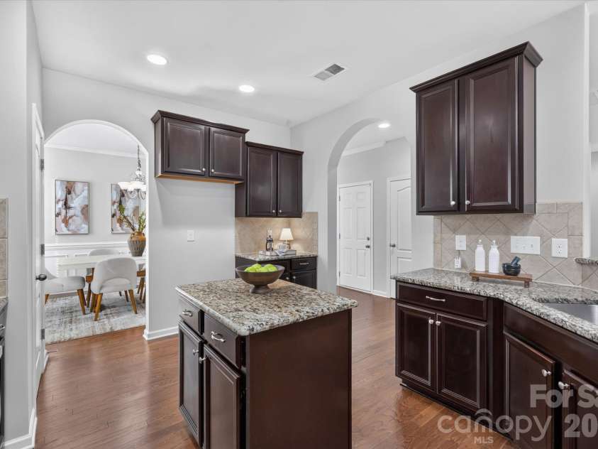 2712 Lawson Drive, Waxhaw, NC 28173.  MLS# CAR4430224, YatesRealty ID 55714. Island with Granite