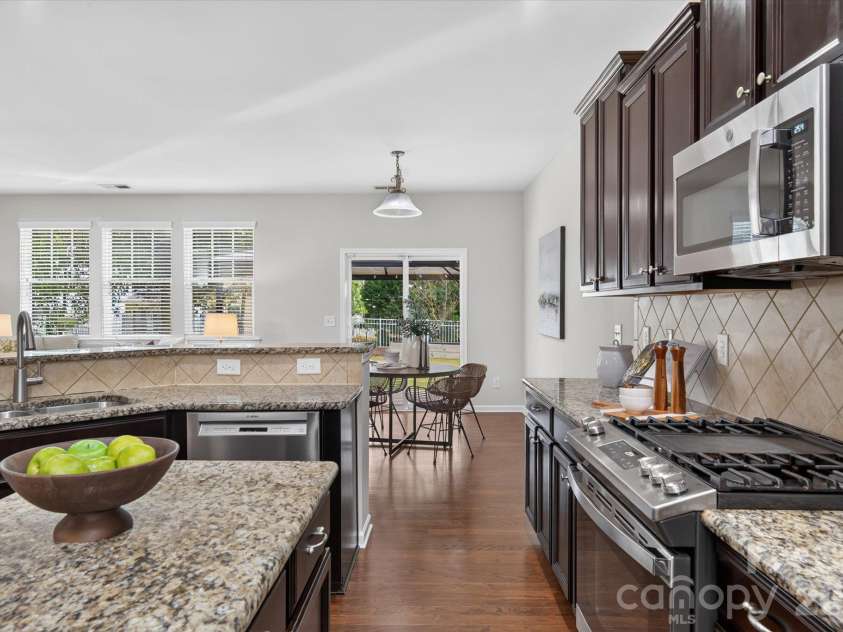 2712 Lawson Drive, Waxhaw, NC 28173.  MLS# CAR4430224, YatesRealty ID 55714. Newer appliances