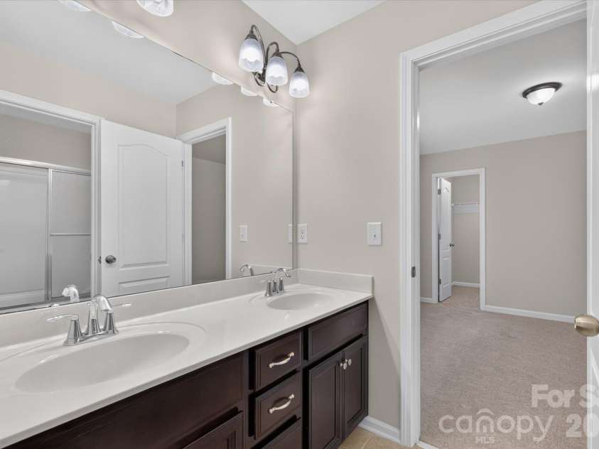 2712 Lawson Drive, Waxhaw, NC 28173.  MLS# CAR4430224, YatesRealty ID 55714. One of 4 Full Baths