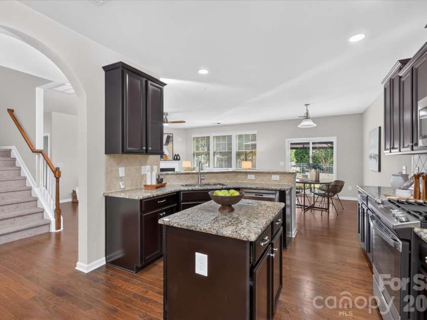 2712 Lawson Drive, Waxhaw, NC 28173.  MLS# CAR4430224, YatesRealty ID 55714. Spacious Kitchen