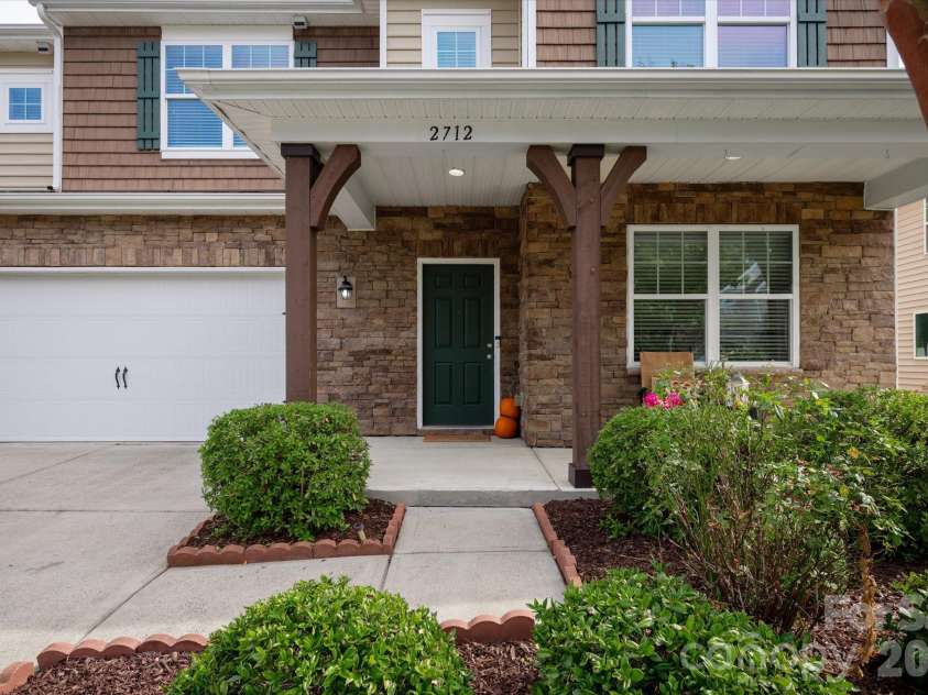 2712 Lawson Drive, Waxhaw, NC 28173.  MLS# CAR4430224, YatesRealty ID 55714. Stone Accents