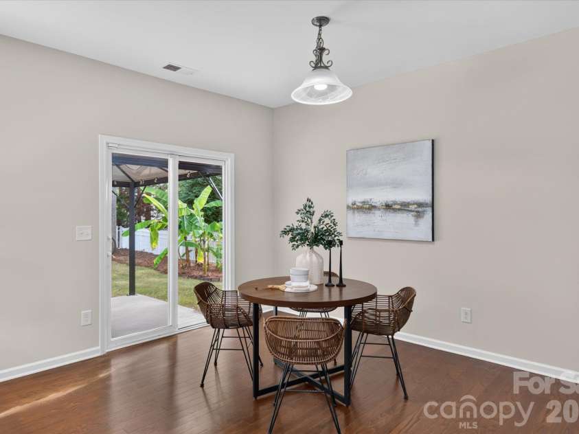 2712 Lawson Drive, Waxhaw, NC 28173.  MLS# CAR4430224, YatesRealty ID 55714. Sunny Eat-in Kitchen