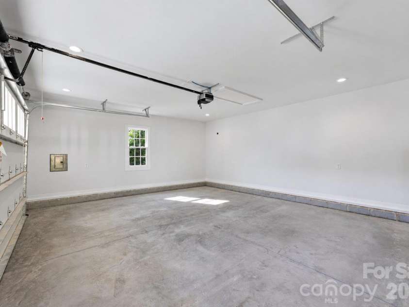 1740 Merriman Avenue, Charlotte, NC 28203.  MLS# CAR4430003, YatesRealty ID 55716. 