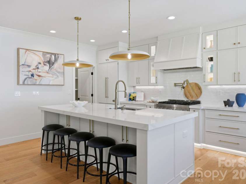 1740 Merriman Avenue, Charlotte, NC 28203.  MLS# CAR4430003, YatesRealty ID 55716. Kitchen