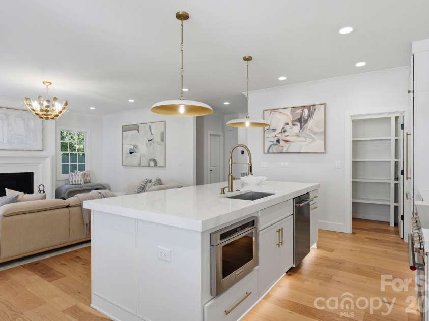 1740 Merriman Avenue, Charlotte, NC 28203.  MLS# CAR4430003, YatesRealty ID 55716. Kitchen