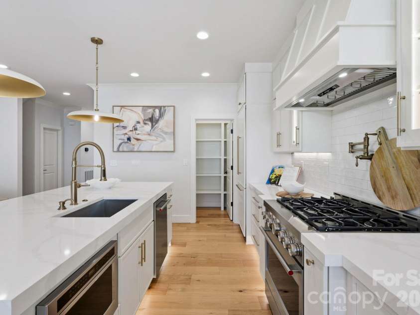 1740 Merriman Avenue, Charlotte, NC 28203.  MLS# CAR4430003, YatesRealty ID 55716. Kitchen