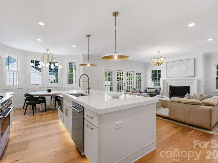 1740 Merriman Avenue, Charlotte, NC 28203.  MLS# CAR4430003, YatesRealty ID 55716. Kitchen