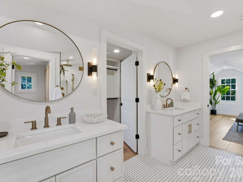 1740 Merriman Avenue, Charlotte, NC 28203.  MLS# CAR4430003, YatesRealty ID 55716. Primary bathroom