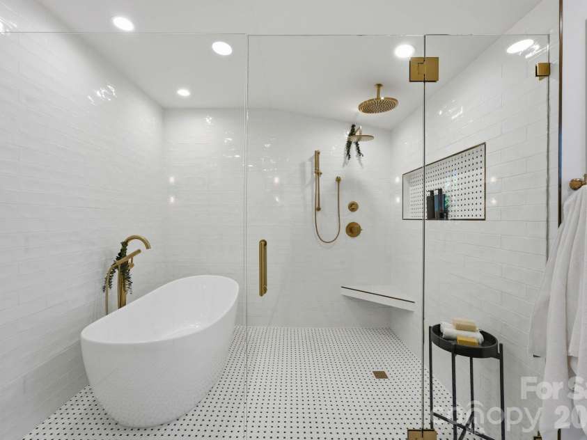 1740 Merriman Avenue, Charlotte, NC 28203.  MLS# CAR4430003, YatesRealty ID 55716. Primary bathroom