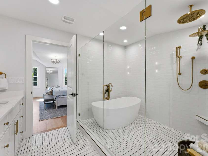 1740 Merriman Avenue, Charlotte, NC 28203.  MLS# CAR4430003, YatesRealty ID 55716. Primary bathroom