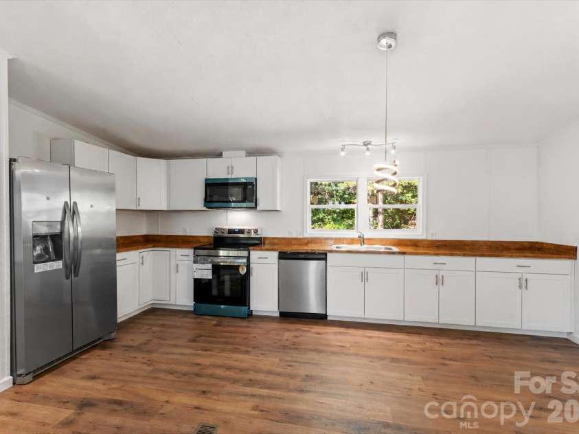 127 Pinnacle Heights Drive, Nebo, NC 28761.  MLS# CAR4430069, YatesRealty ID 55717. 