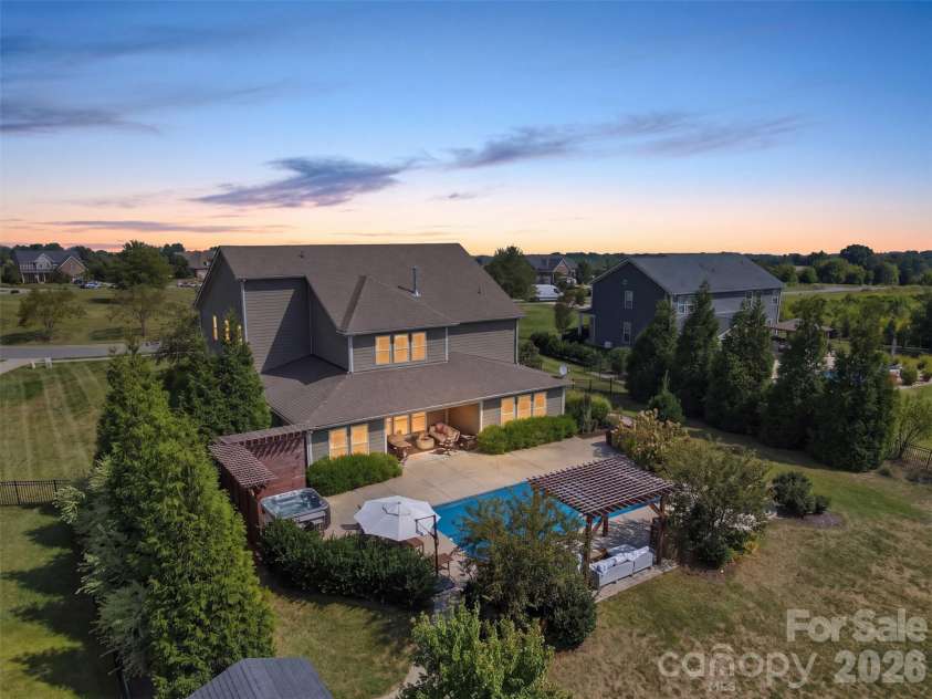 110 Kenna Court, Matthews, NC 28104.  MLS# CAR4429916, YatesRealty ID 55718. 