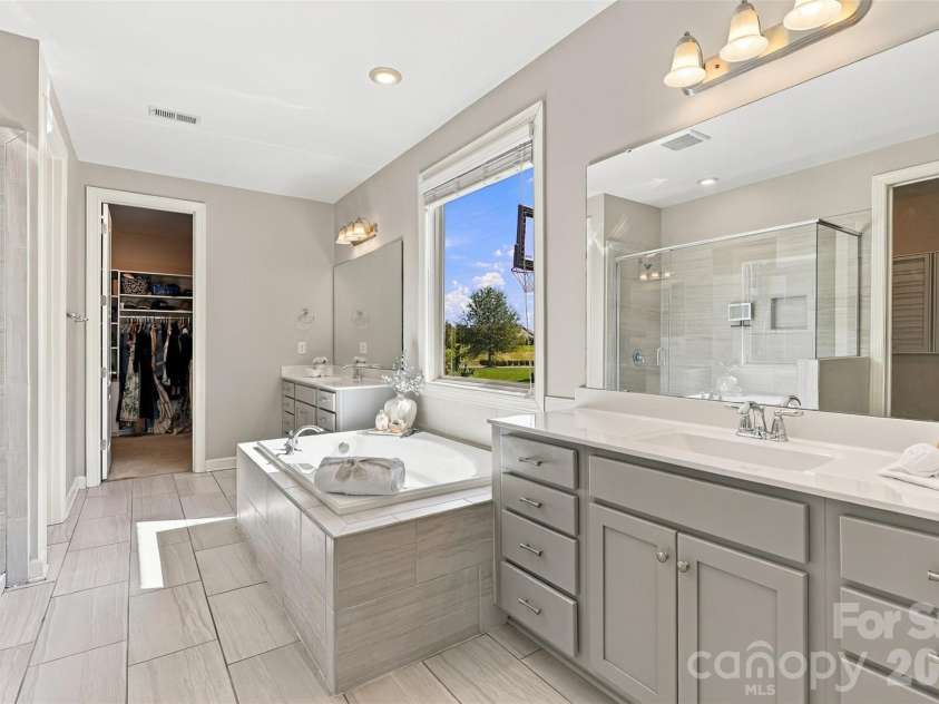 110 Kenna Court, Matthews, NC 28104.  MLS# CAR4429916, YatesRealty ID 55718. 