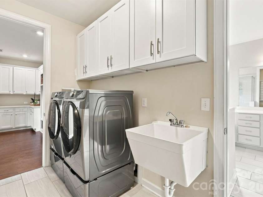 110 Kenna Court, Matthews, NC 28104.  MLS# CAR4429916, YatesRealty ID 55718. 