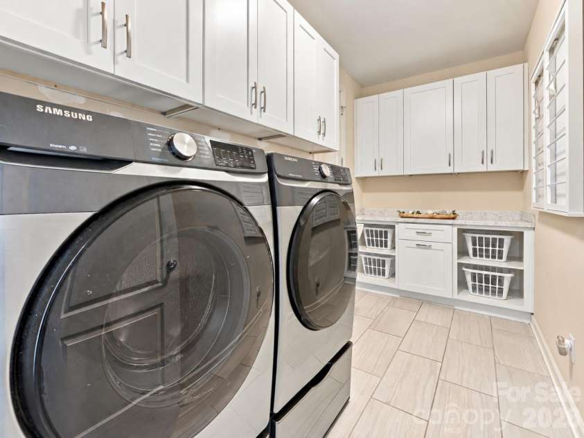 110 Kenna Court, Matthews, NC 28104.  MLS# CAR4429916, YatesRealty ID 55718. 