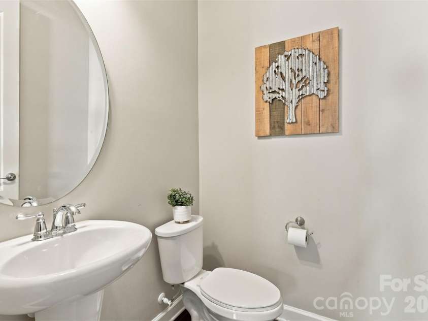 110 Kenna Court, Matthews, NC 28104.  MLS# CAR4429916, YatesRealty ID 55718. 