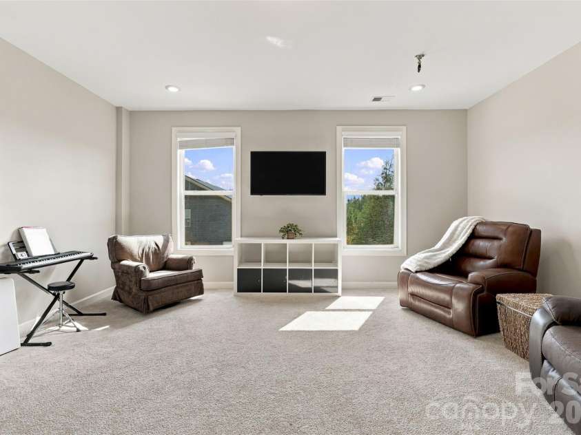 110 Kenna Court, Matthews, NC 28104.  MLS# CAR4429916, YatesRealty ID 55718. 