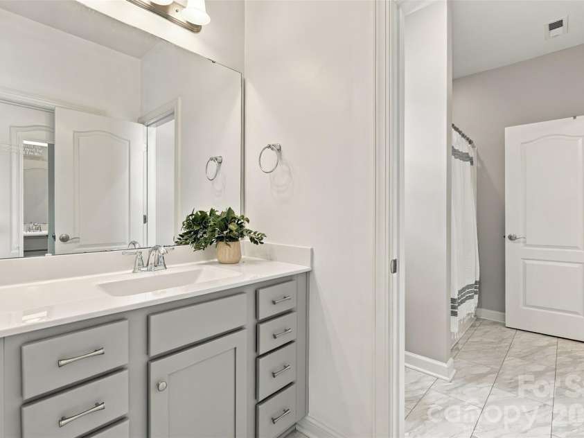 110 Kenna Court, Matthews, NC 28104.  MLS# CAR4429916, YatesRealty ID 55718. 
