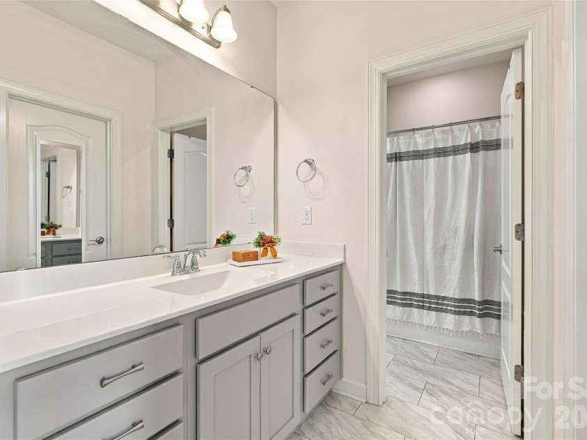 110 Kenna Court, Matthews, NC 28104.  MLS# CAR4429916, YatesRealty ID 55718. 