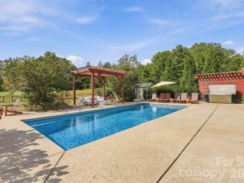 110 Kenna Court, Matthews, NC 28104.  MLS# CAR4429916, YatesRealty ID 55718. 