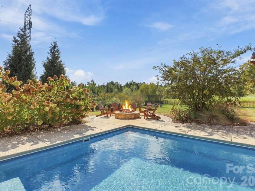 110 Kenna Court, Matthews, NC 28104.  MLS# CAR4429916, YatesRealty ID 55718. 