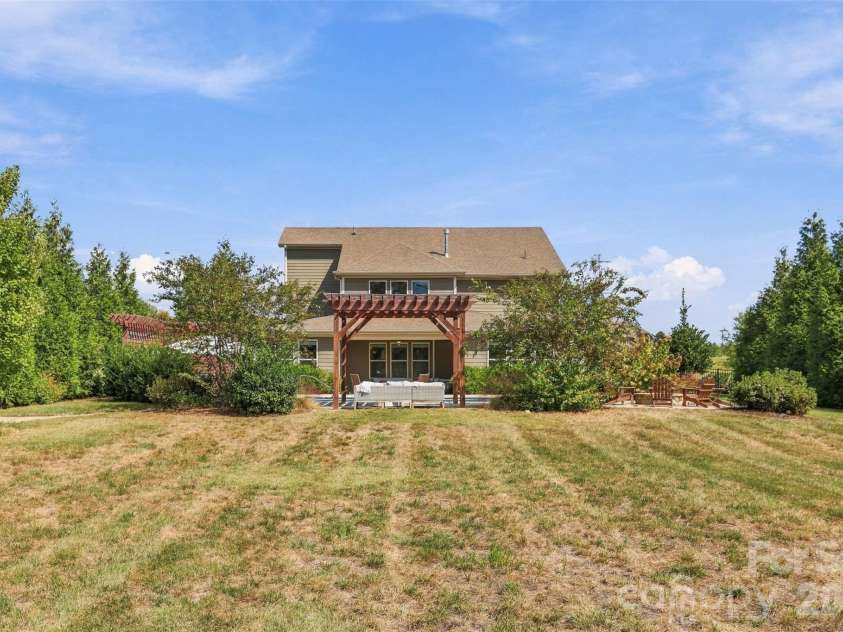 110 Kenna Court, Matthews, NC 28104.  MLS# CAR4429916, YatesRealty ID 55718. 
