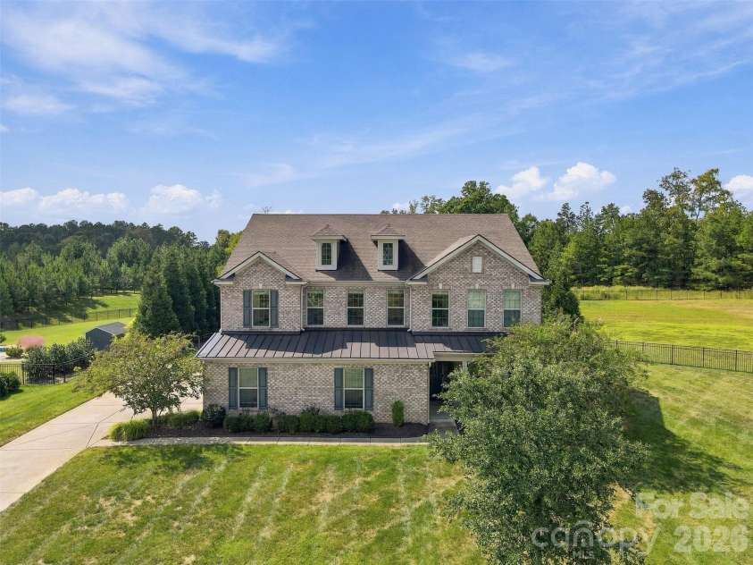 110 Kenna Court, Matthews, NC 28104.  MLS# CAR4429916, YatesRealty ID 55718. 