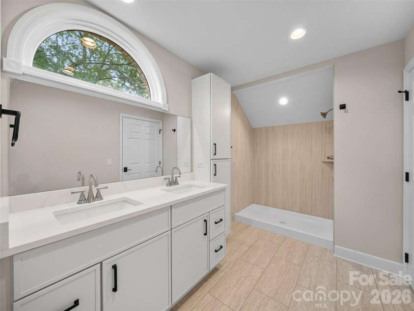 18 Carriage Park Way, Hendersonville, NC 28791.  MLS# CAR4430062, YatesRealty ID 55719. 